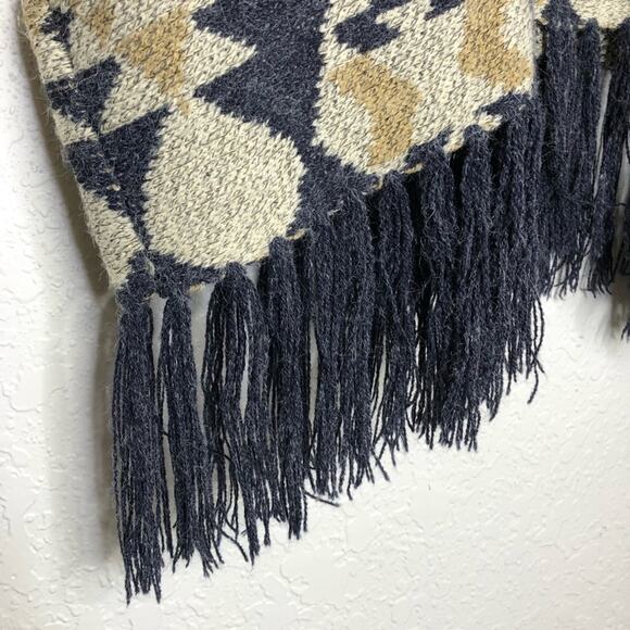II Sisters cream gray gold Aztec southwestern fringe poncho style sweater S / M - Picture 14 of 15